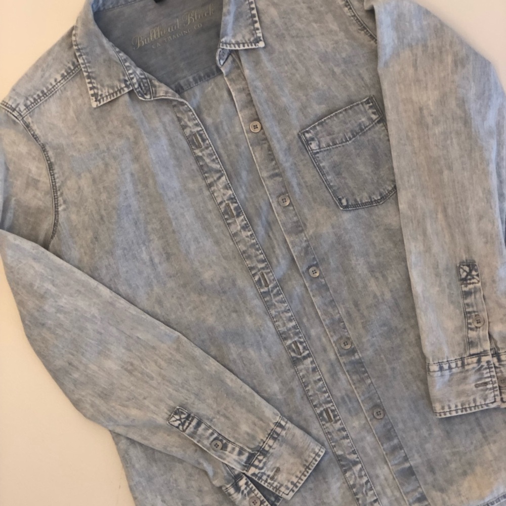 Size Large chambray button up shirt